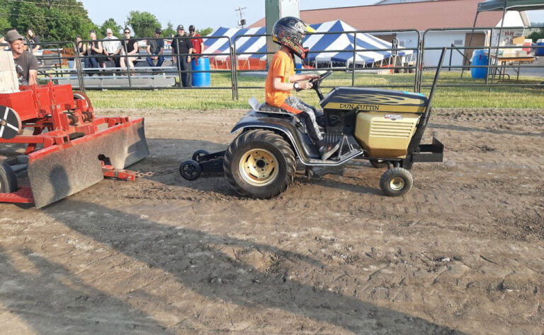 613 Modified Garden Tractor Pullers Association, Maxville, Ontario, Youth Stock Garden Tractor Class