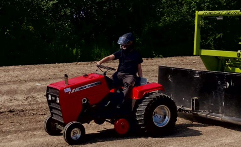 613 Modified Garden Tractor Pullers Association, Maxville, Ontario, Garden Tractor Stock Class, 2 Cyl